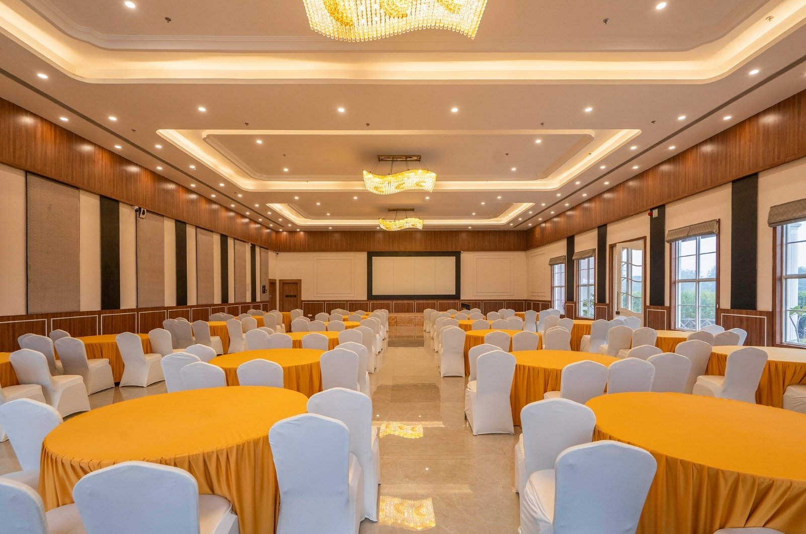 Grand Banquet Facilities (6000 Sq. Ft.)