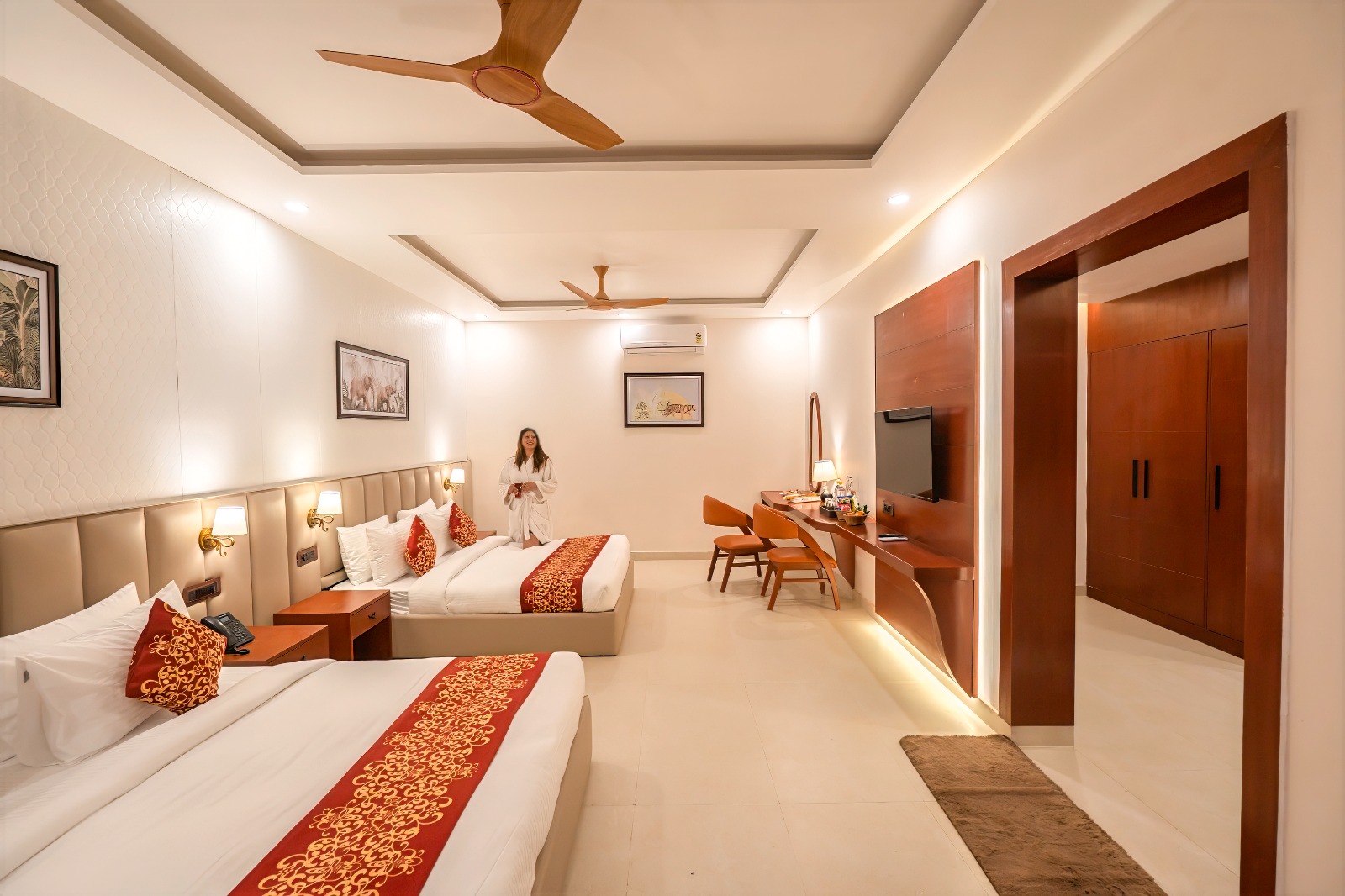 Family Suite - Swimming Pool View Image 3