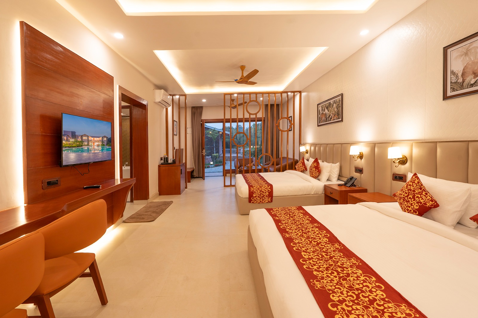 Family Suite - Swimming Pool View Image 1