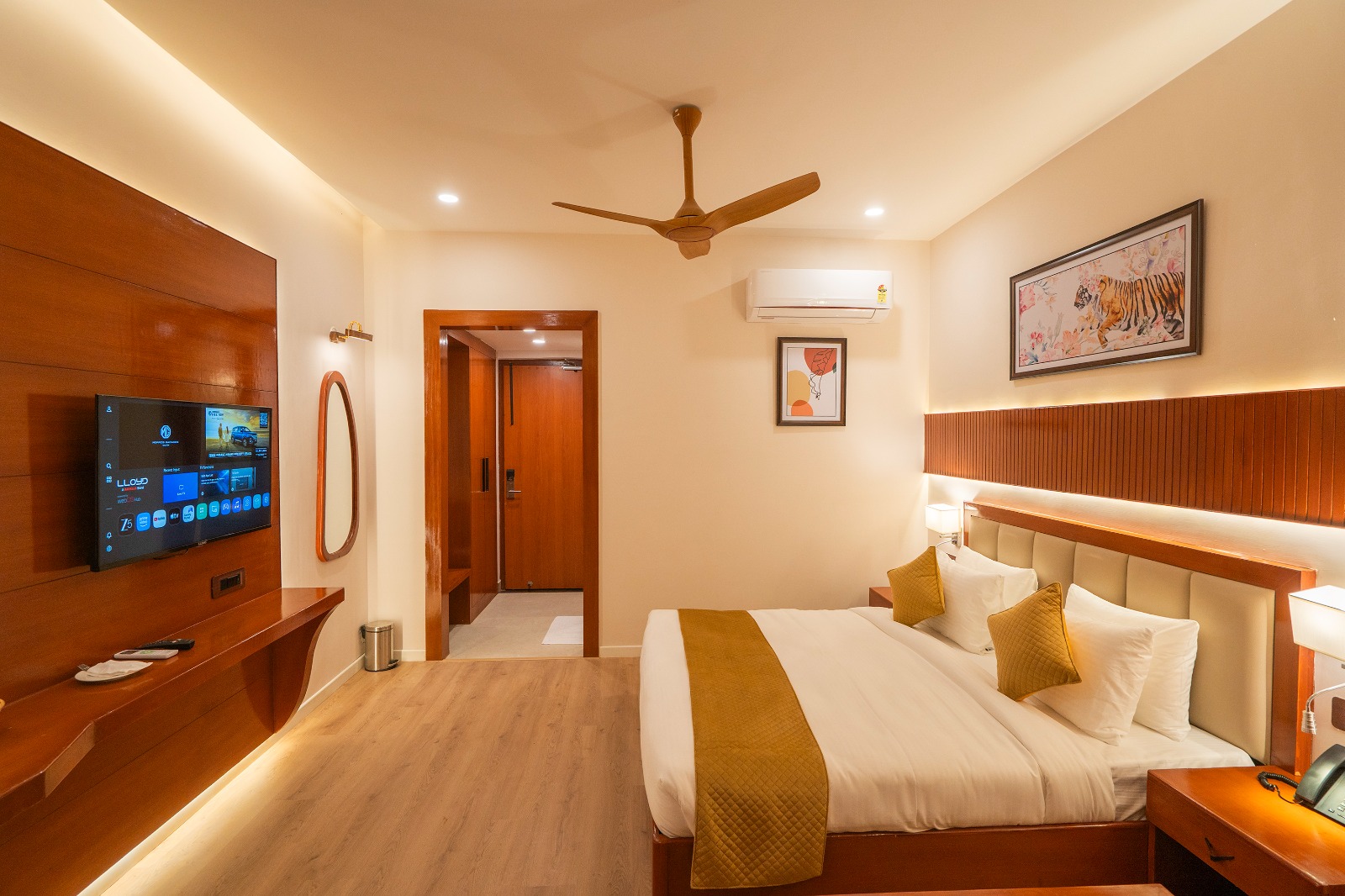 Executive Room with Private Terrace: Leopard Lounge - A shape Image 2